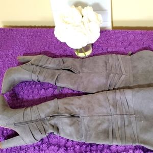 Barely used tall boots